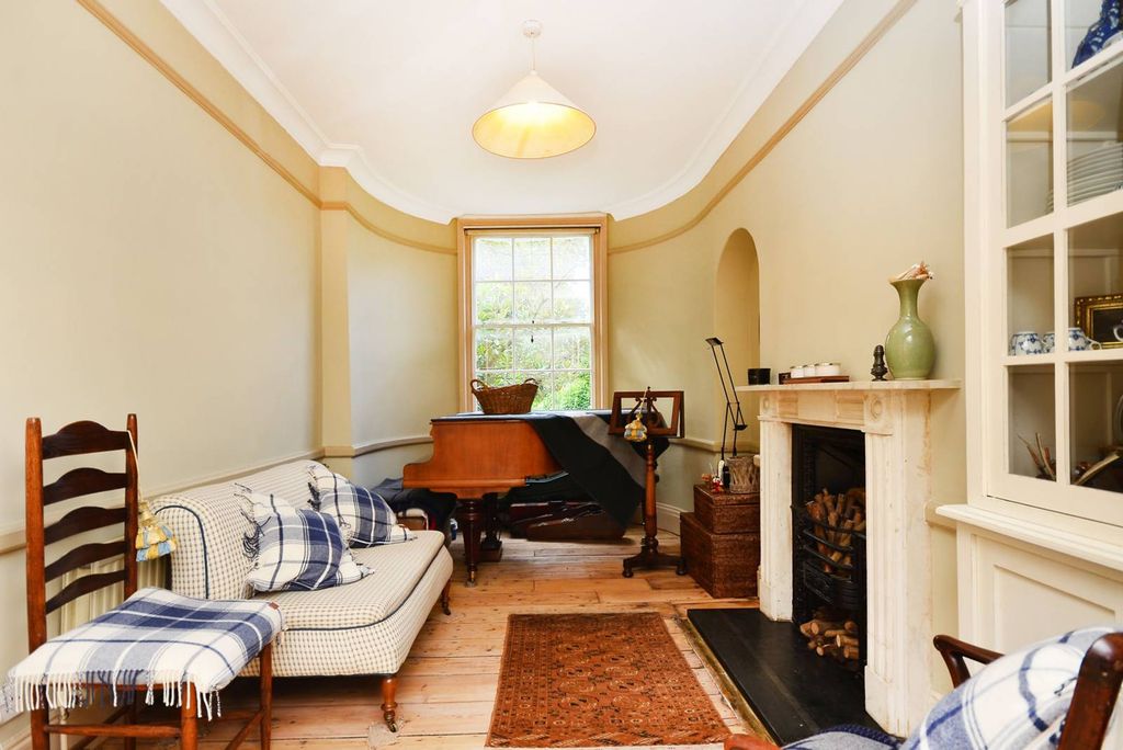 Property photo 3 of 27