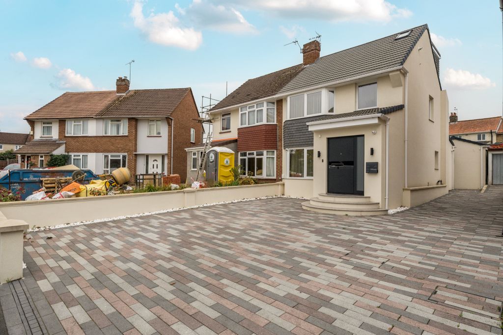 Property photo 1 of 31