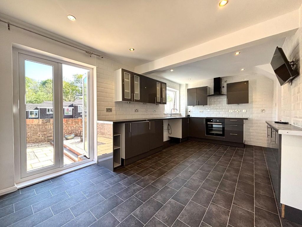 Property photo 3 of 9 Img_2557.Jpeg