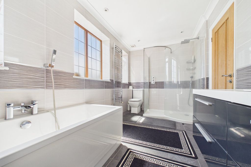 Additional image 16 of 6 bed detached house for saleBeehive Lane, Binfield, Bracknell, Berkshire RG12