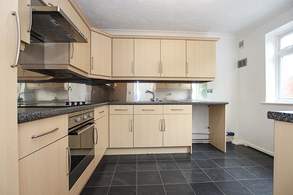 Property photo 3 of 10 Kitchen.Jpg