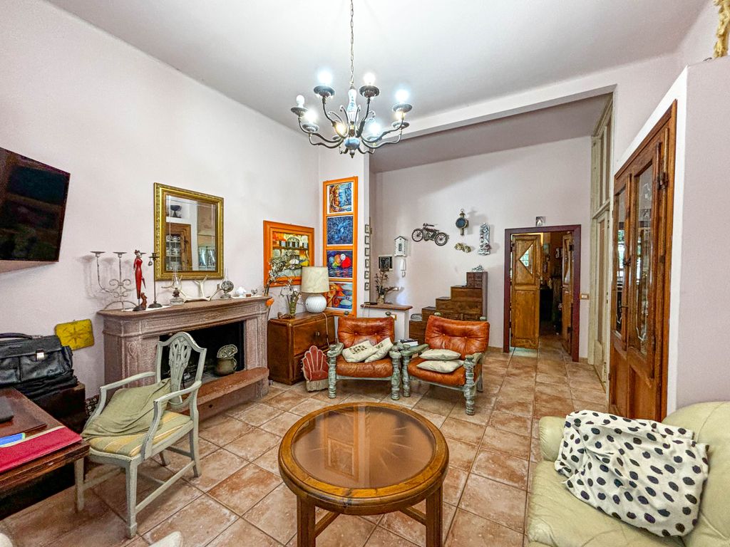 Property photo 3 of 32