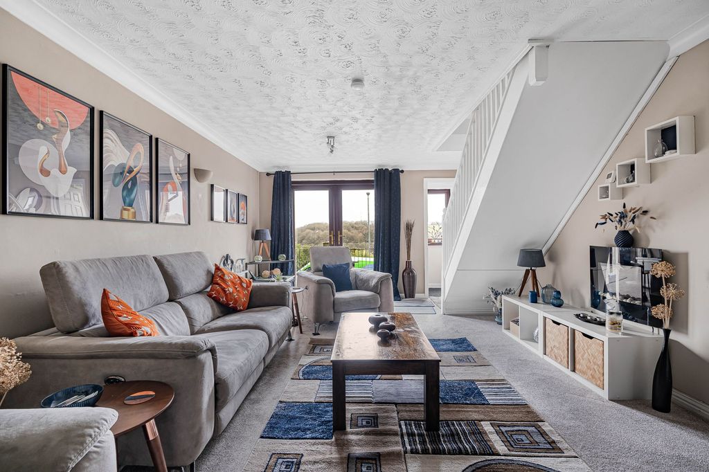 Property photo 2 of 28