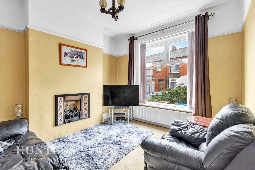 Property photo 2 of 17 Living Room