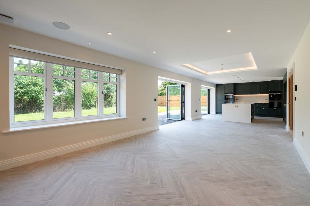 Property photo 1 of 16 4 Bed