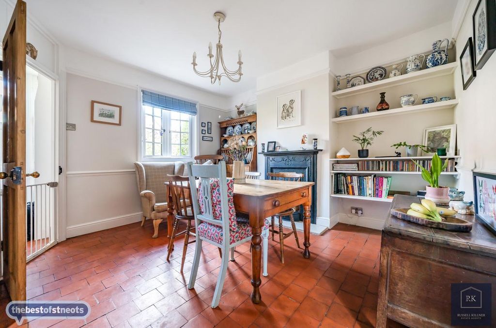 Property photo 3 of 11 Dining Area.