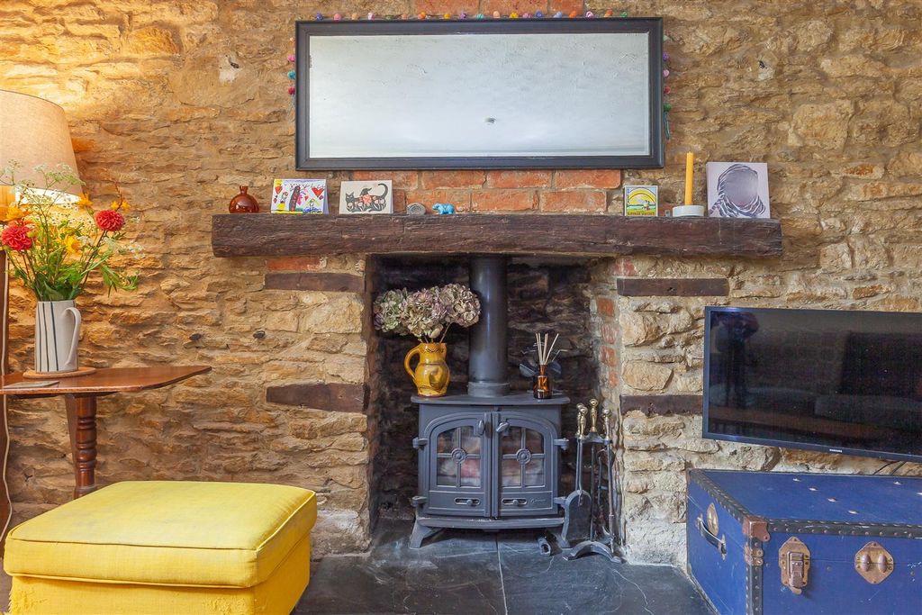 Property photo 2 of 12 283697.Jpg