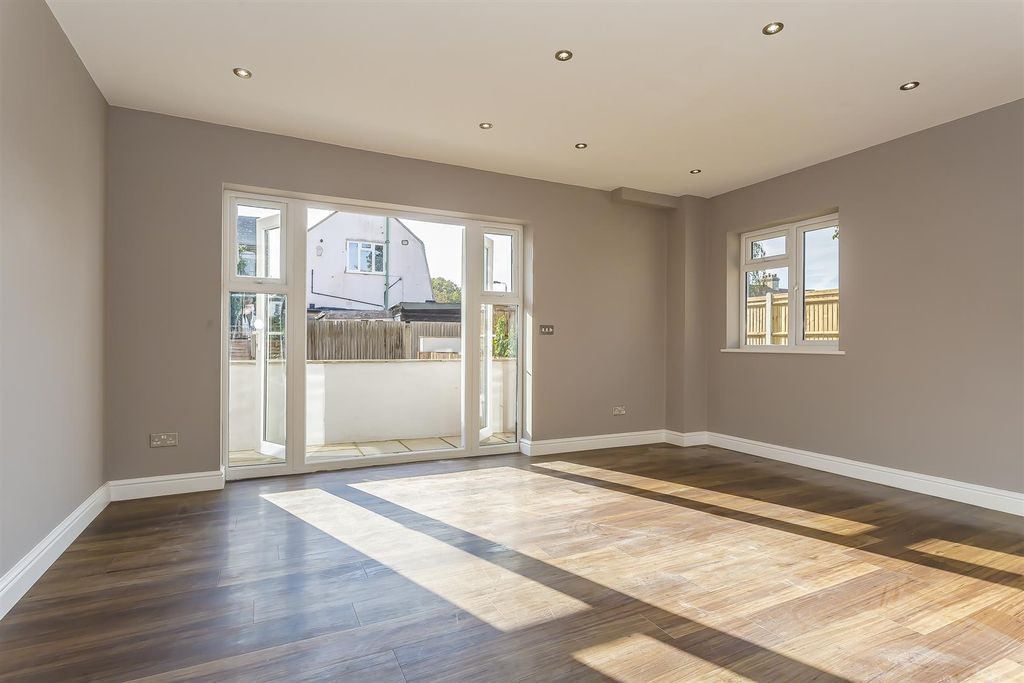 Property photo 2 of 20 House-Tilehurst-Road-Cheam-120.Jpg