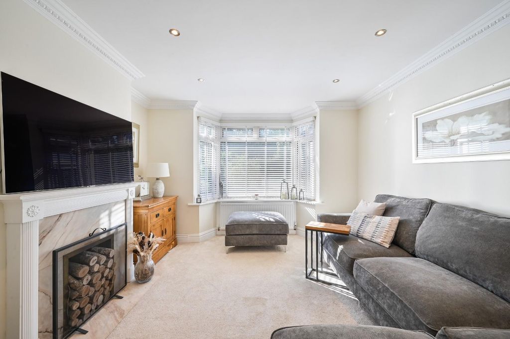 Property photo 3 of 20 Chipstead Lane