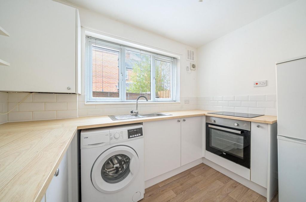 Property photo 3 of 14 Hursley Road 123A (11).Jpg
