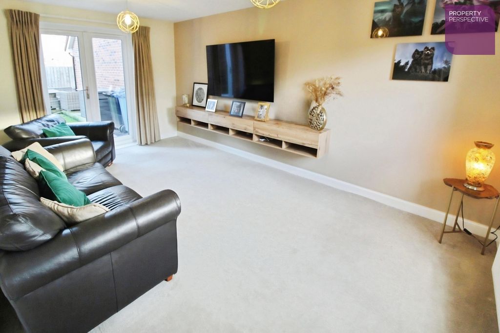 Property photo 2 of 16 Lounge