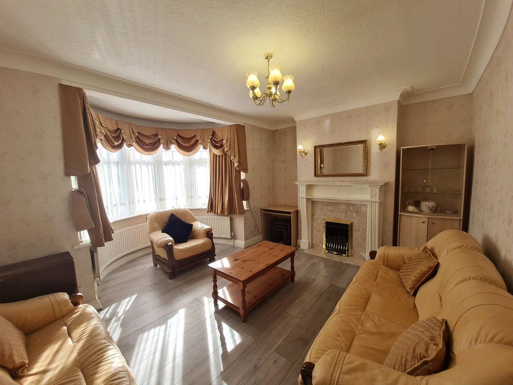 Property photo 2 of 18 Picture No. 13