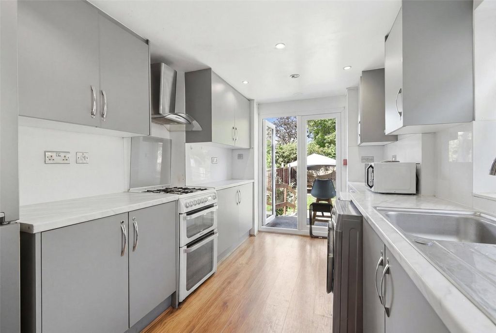 Property photo 1 of 18 Picture No. 05