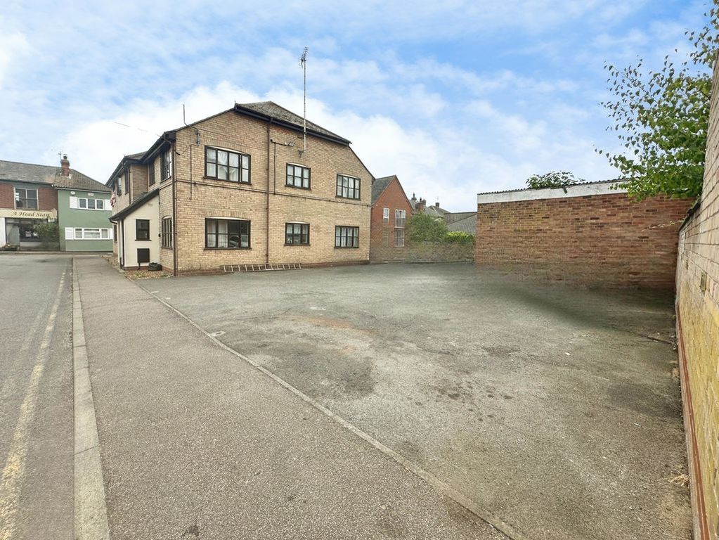 Property photo 3 of 11 Doves Court