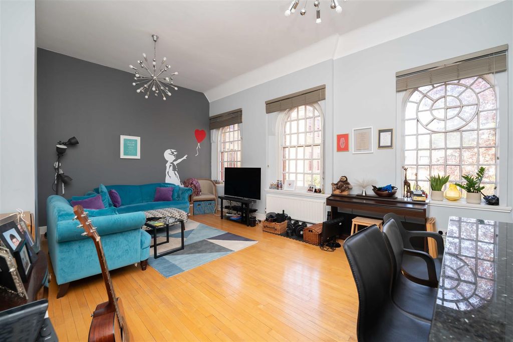 Property photo 2 of 13 37 Osterley Recp.Jpg