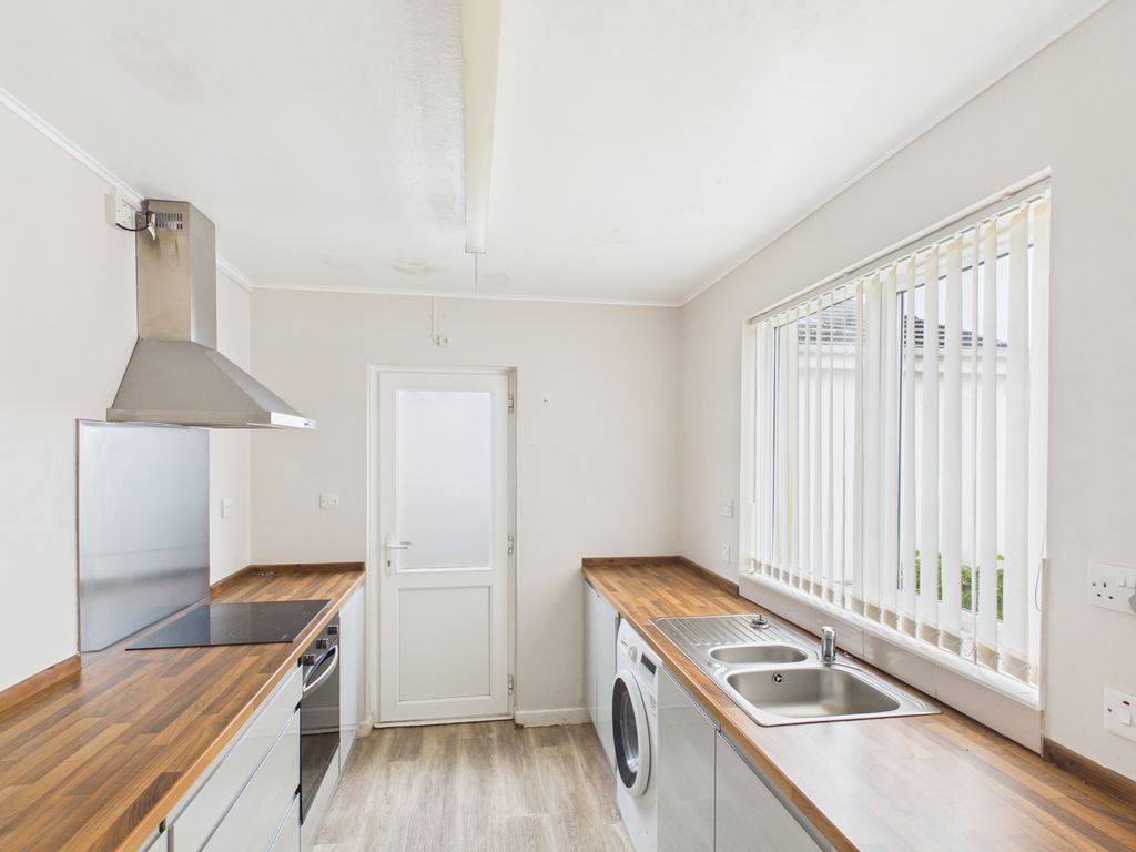 Property photo 2 of 12 Kitchen