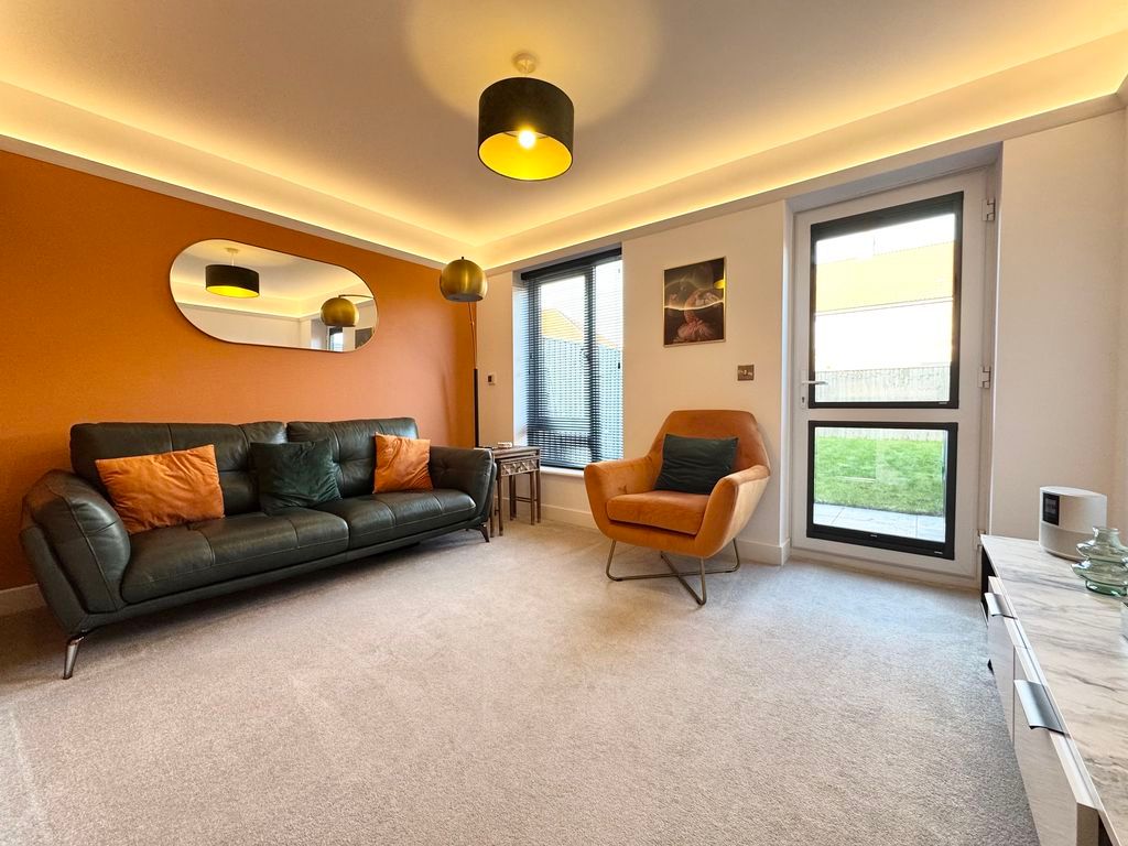 Property photo 2 of 12 Lounge