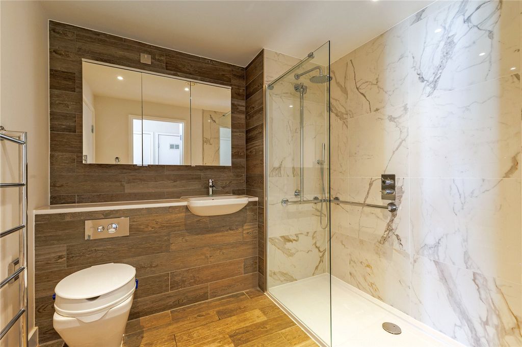 Additional image 10 of 1 bed flat for saleLeyton Road, Harpenden, Hertfordshire AL5