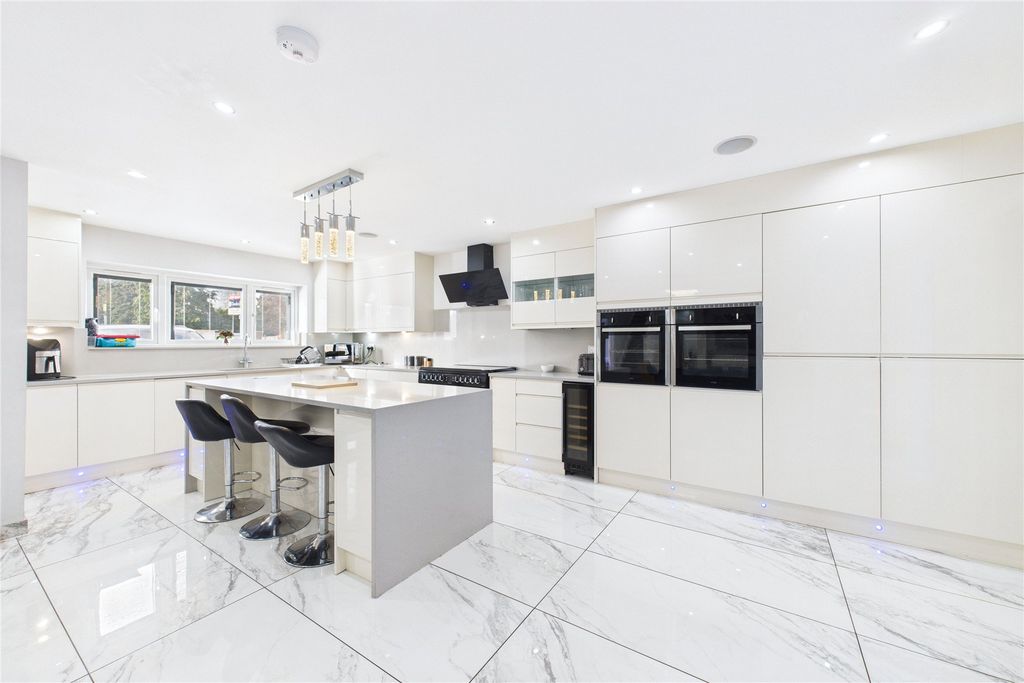 Property photo 2 of 21 Picture No. 45