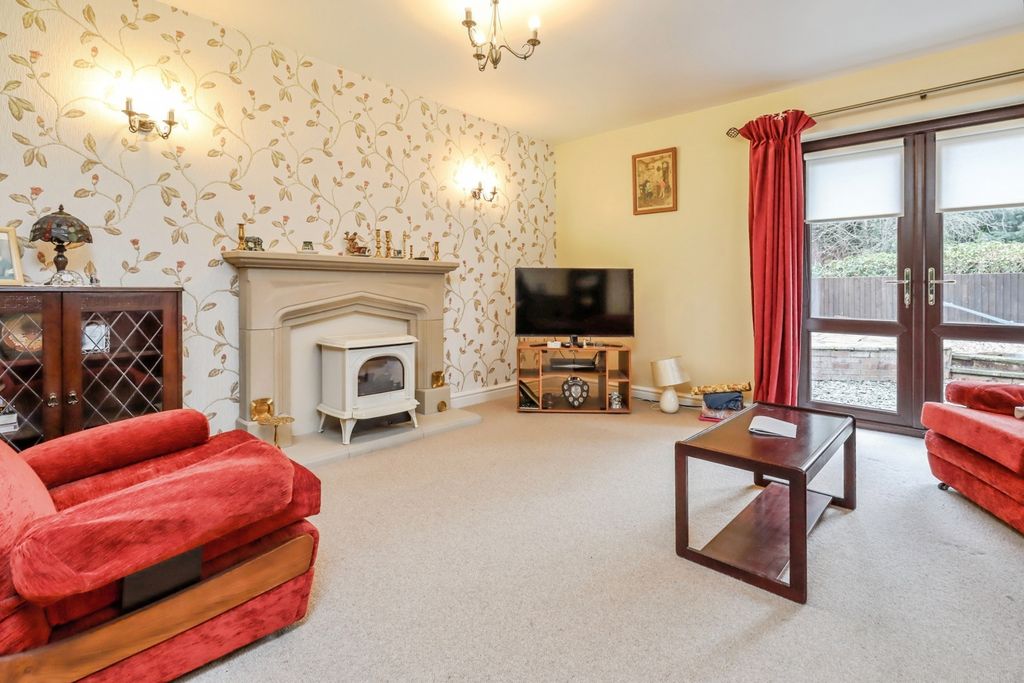 Property photo 2 of 11 Living Room