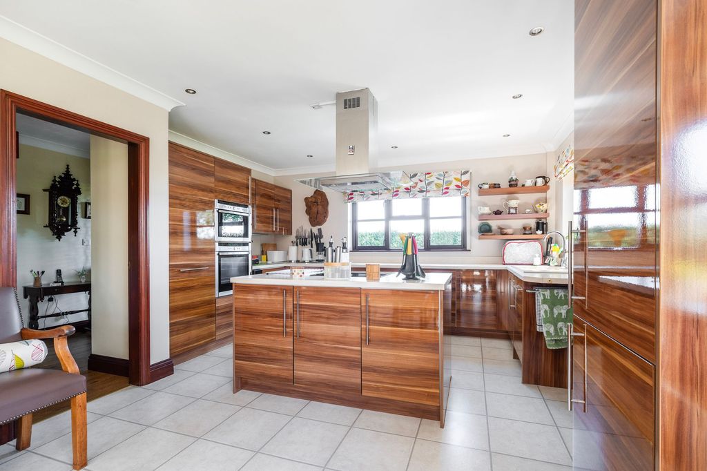 Property photo 3 of 23