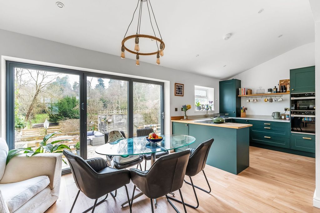 Property photo 2 of 39