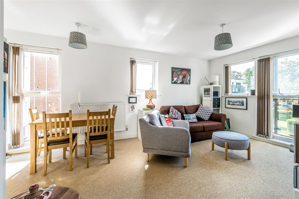 Property photo 2 of 13 Flat-8-Cedar-House-11.Jpg