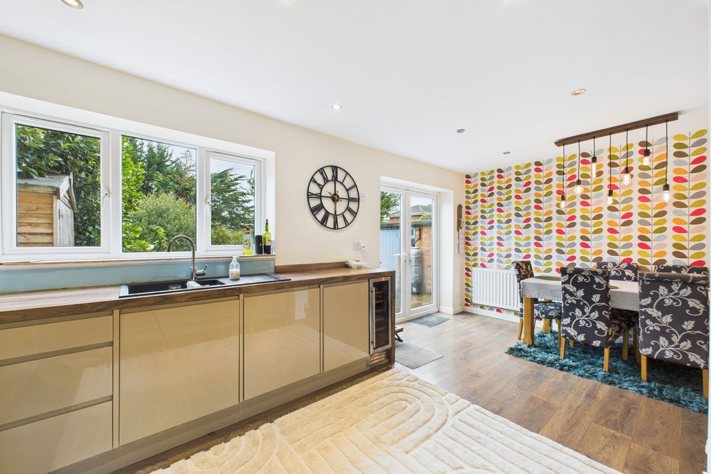 Property photo 3 of 28