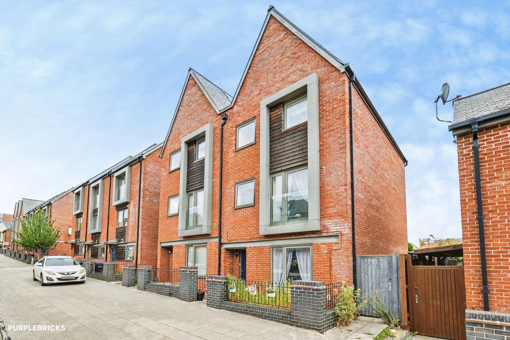 Property photo 1 of 20 Town House