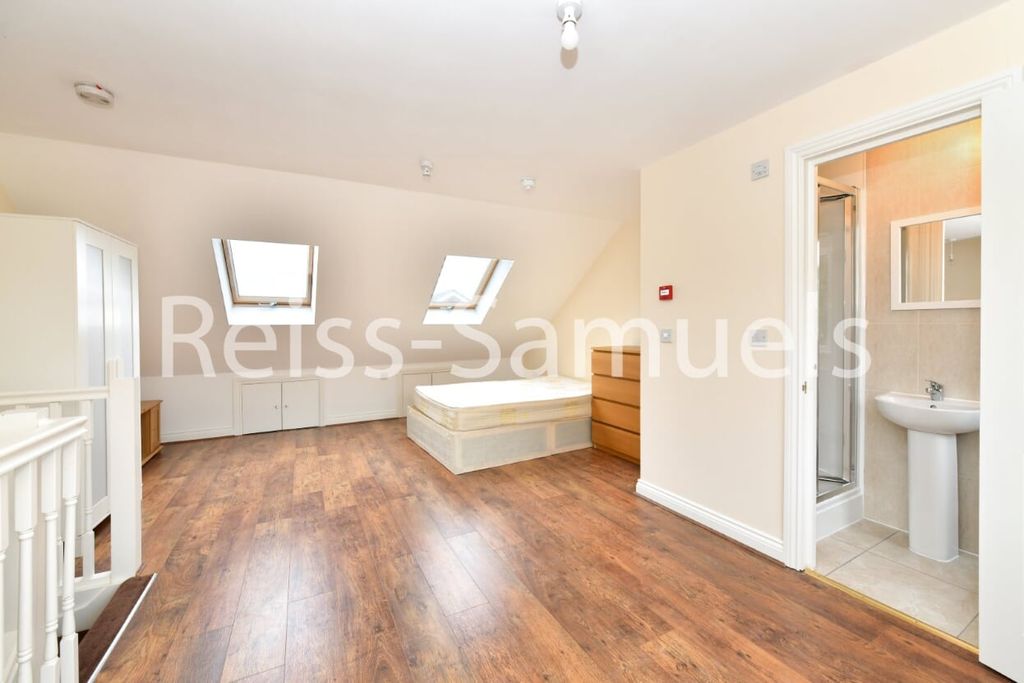 Property photo 2 of 34