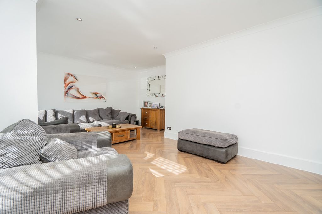 Property photo 3 of 44