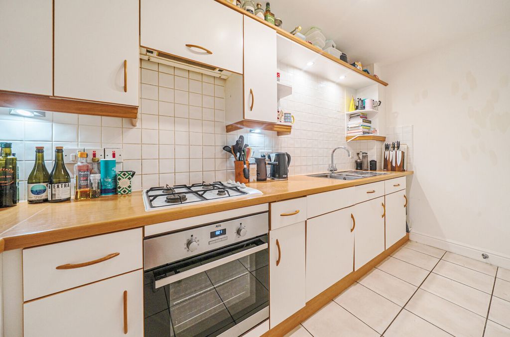 Property photo 2 of 14 1457307-8-6A10199...