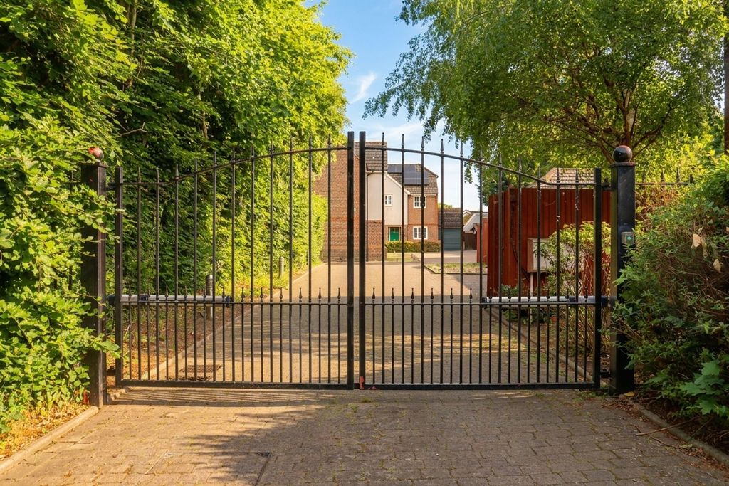 Property photo 2 of 30