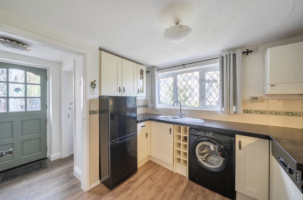 Property photo 3 of 16 Kitchen
