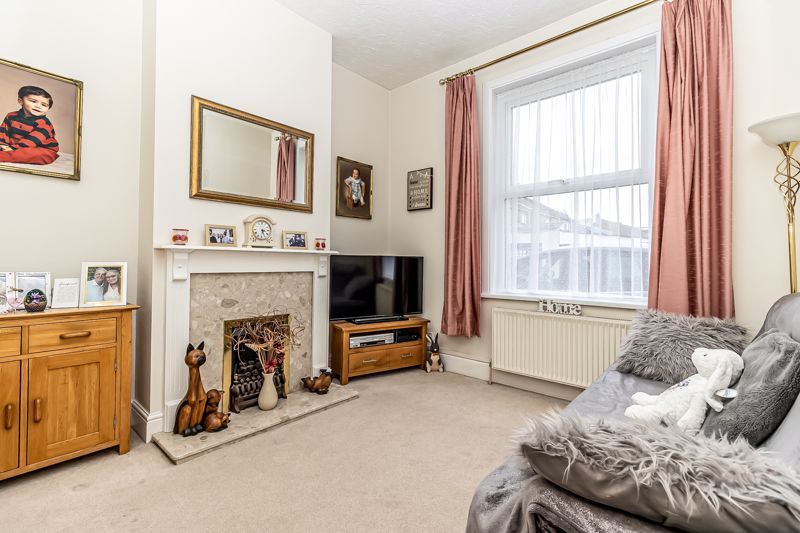 Property photo 2 of 18 .