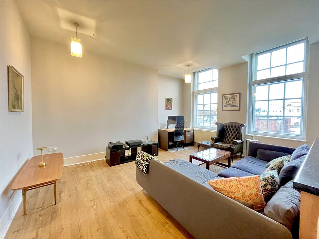 Property photo 3 of 12 Picture No. 14