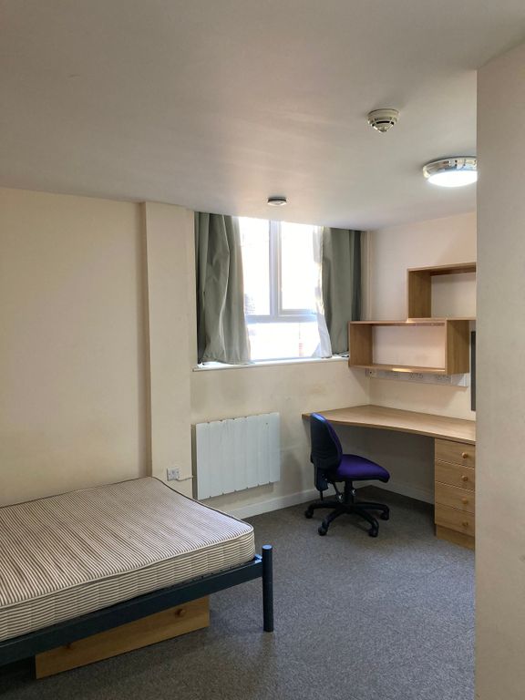 Property photo 2 of 4 Desk Area