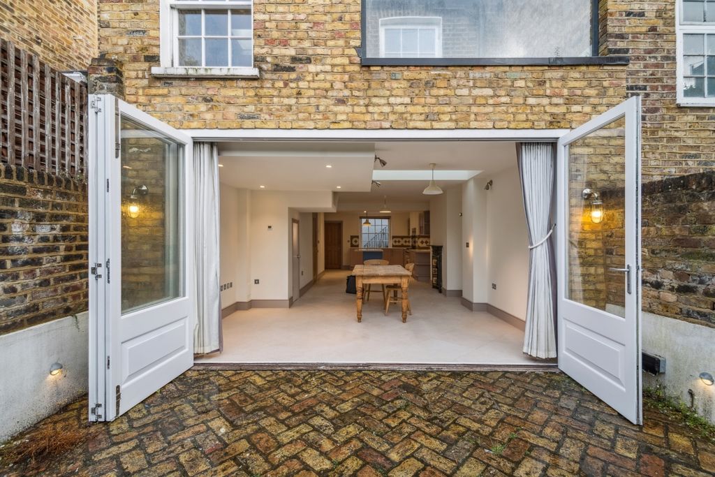 Property photo 2 of 17 Rheidol Terrace