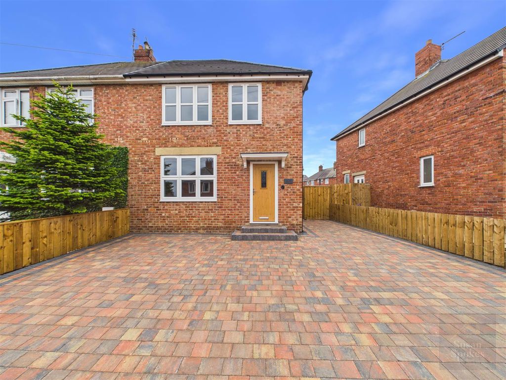 Property photo 1 of 24 Cam01858G0-Pr0316-Still037.Jpg