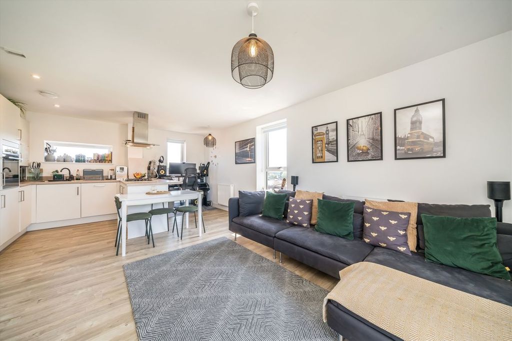 Property photo 2 of 9