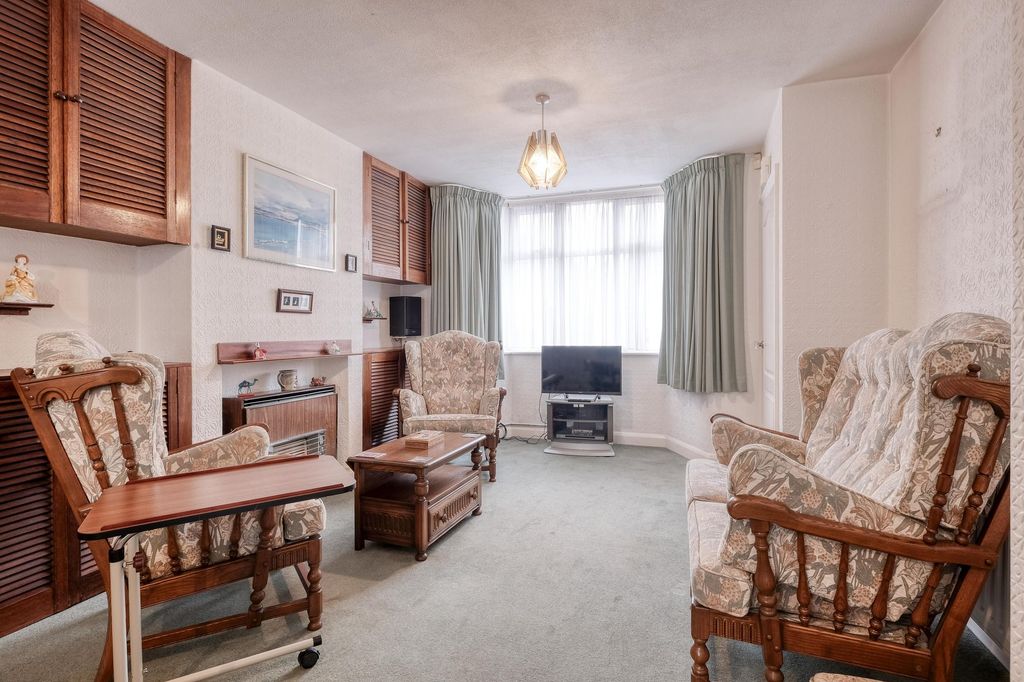 Property photo 3 of 12