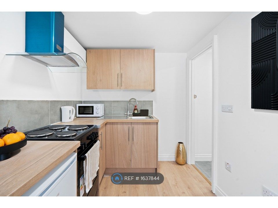 Property photo 2 of 29 8B Room 2