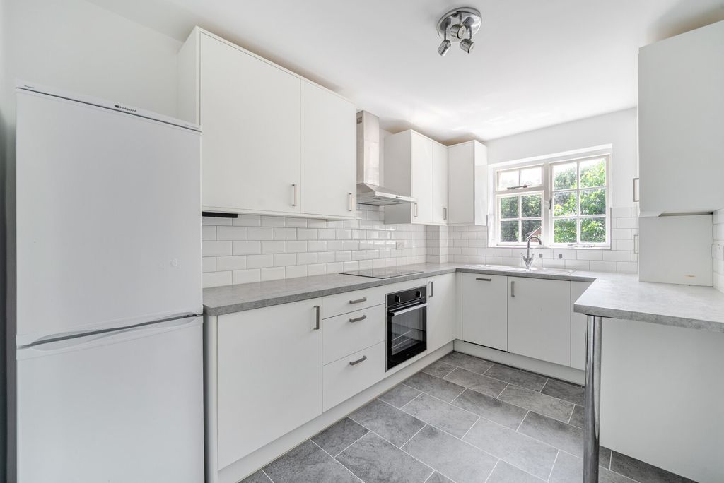 Property photo 3 of 14 1480634-7-6A58d9F...