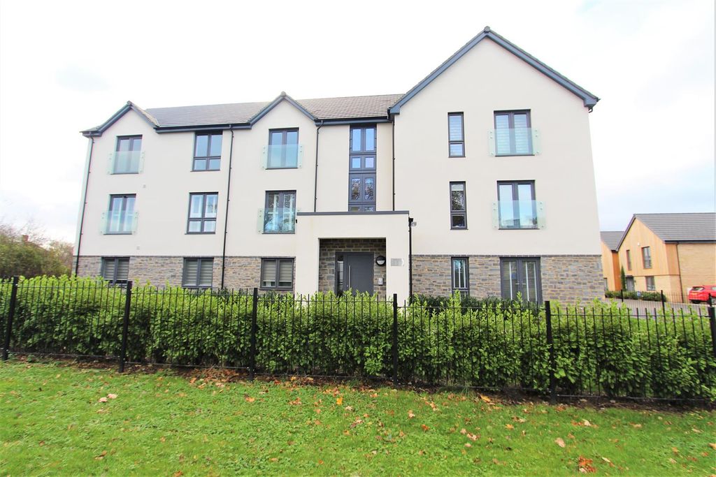 Property photo 1 of 14 External