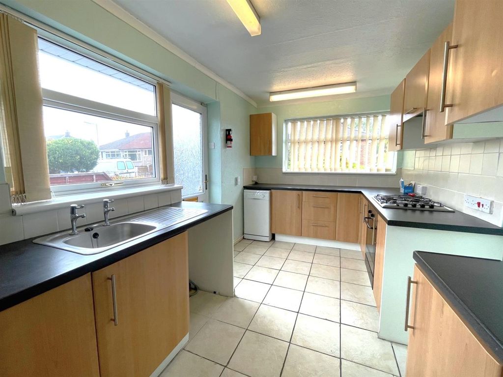 Property photo 3 of 17 c.Jpg