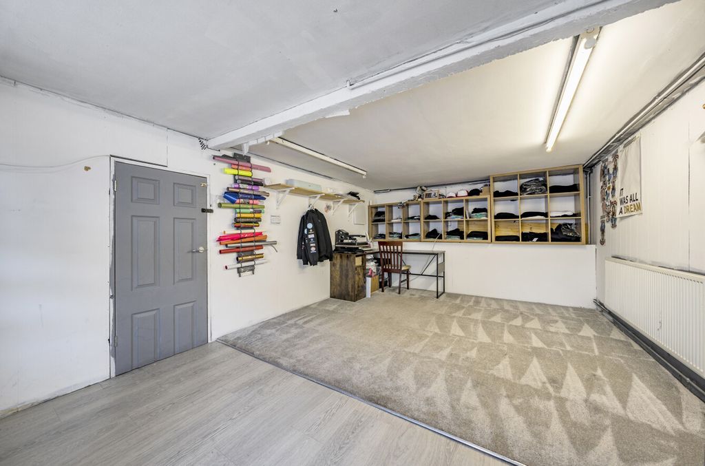 Property photo 1 of 20 1362412-11-68E56A...