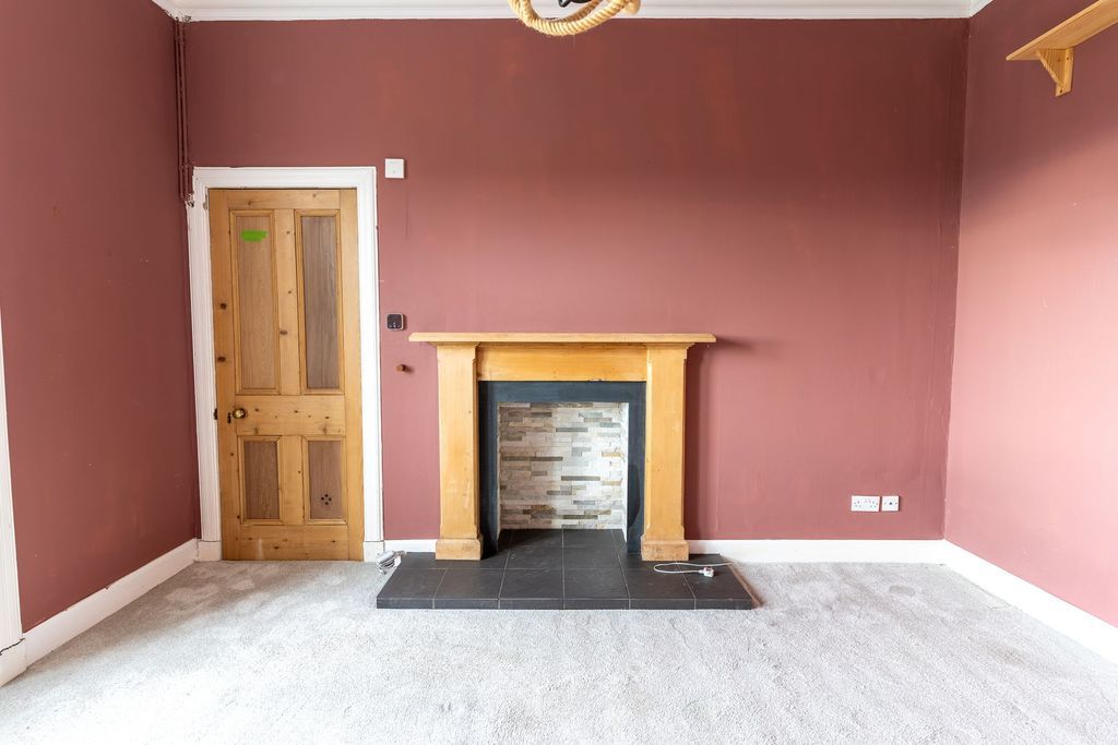 Property photo 3 of 25