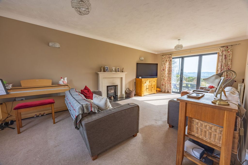 Property photo 3 of 36