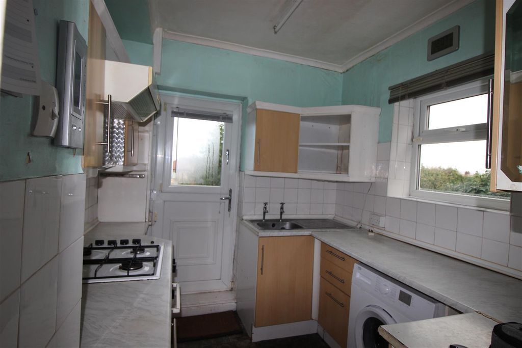 Property photo 3 of 14 Kitchen