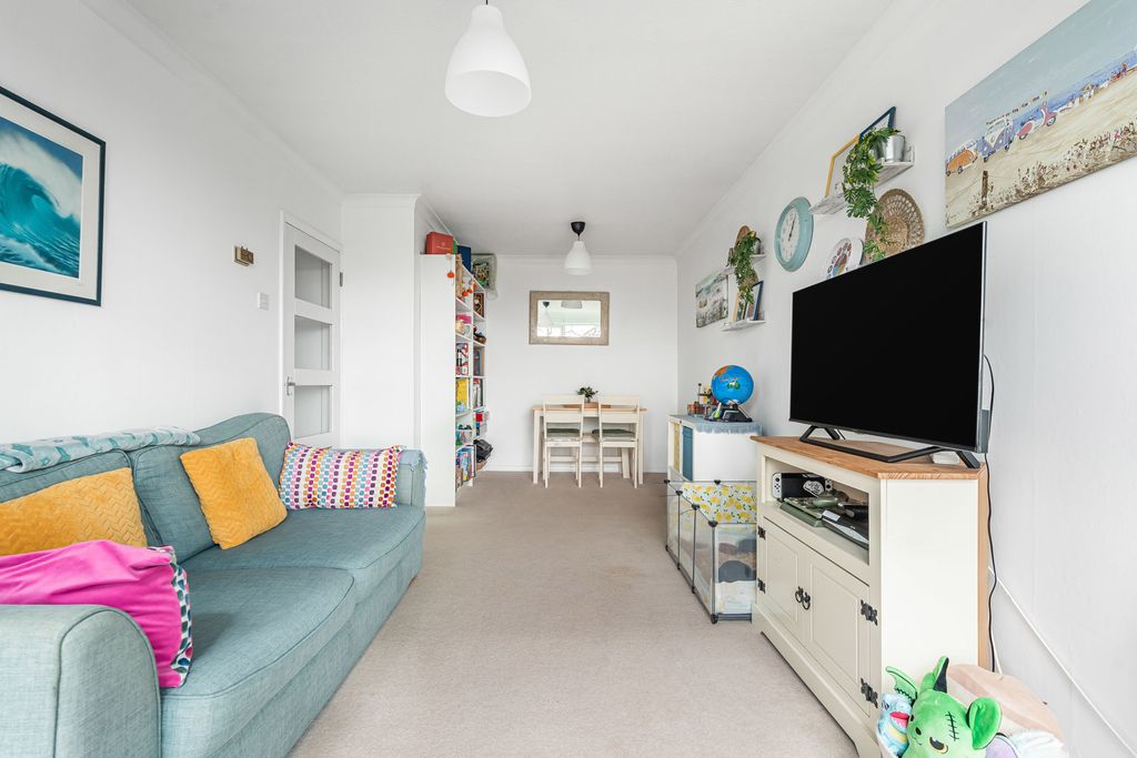 Property photo 3 of 9 Reception